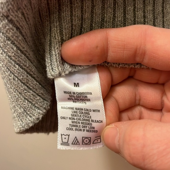 Aeropostale Gray and Pink Argyle Knit V neck cropped sweater vest size Medium - Picture 5 of 7